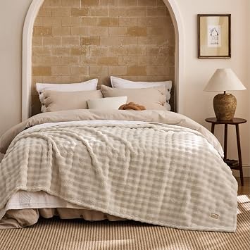 Bedsure Cloud Bubble Fleece Queen Blanket for Bed, Beige, 90"×90"